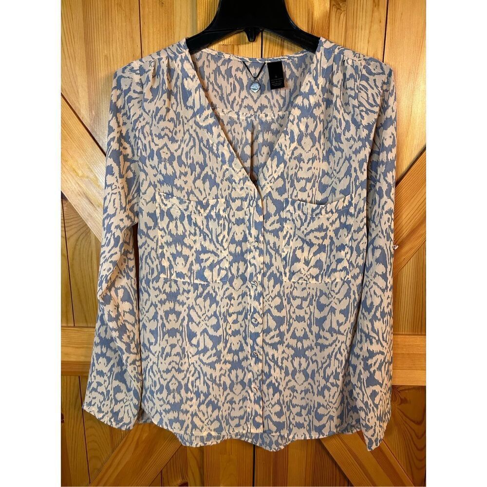 BKE Boutique Sheer Button down Blouse Top Size Small Animal Print Peach/gray (39